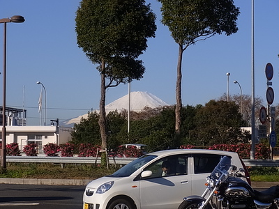 平塚パーキングエリアから見えた富士山